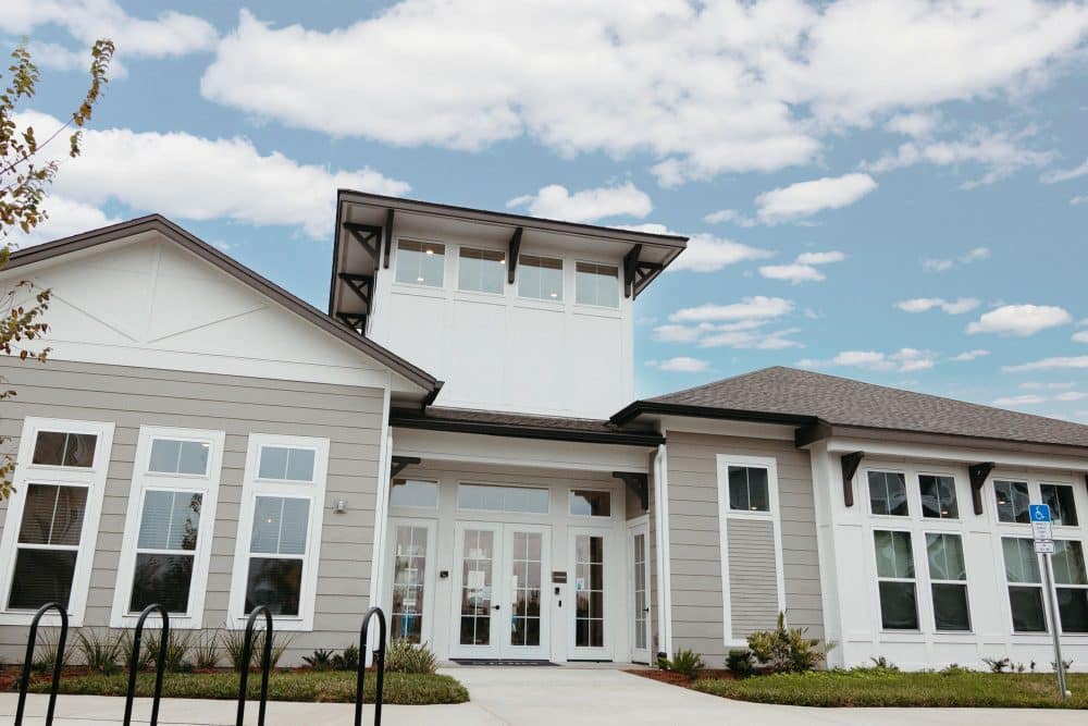 Exterior clubhouse at Story Sanford apartments